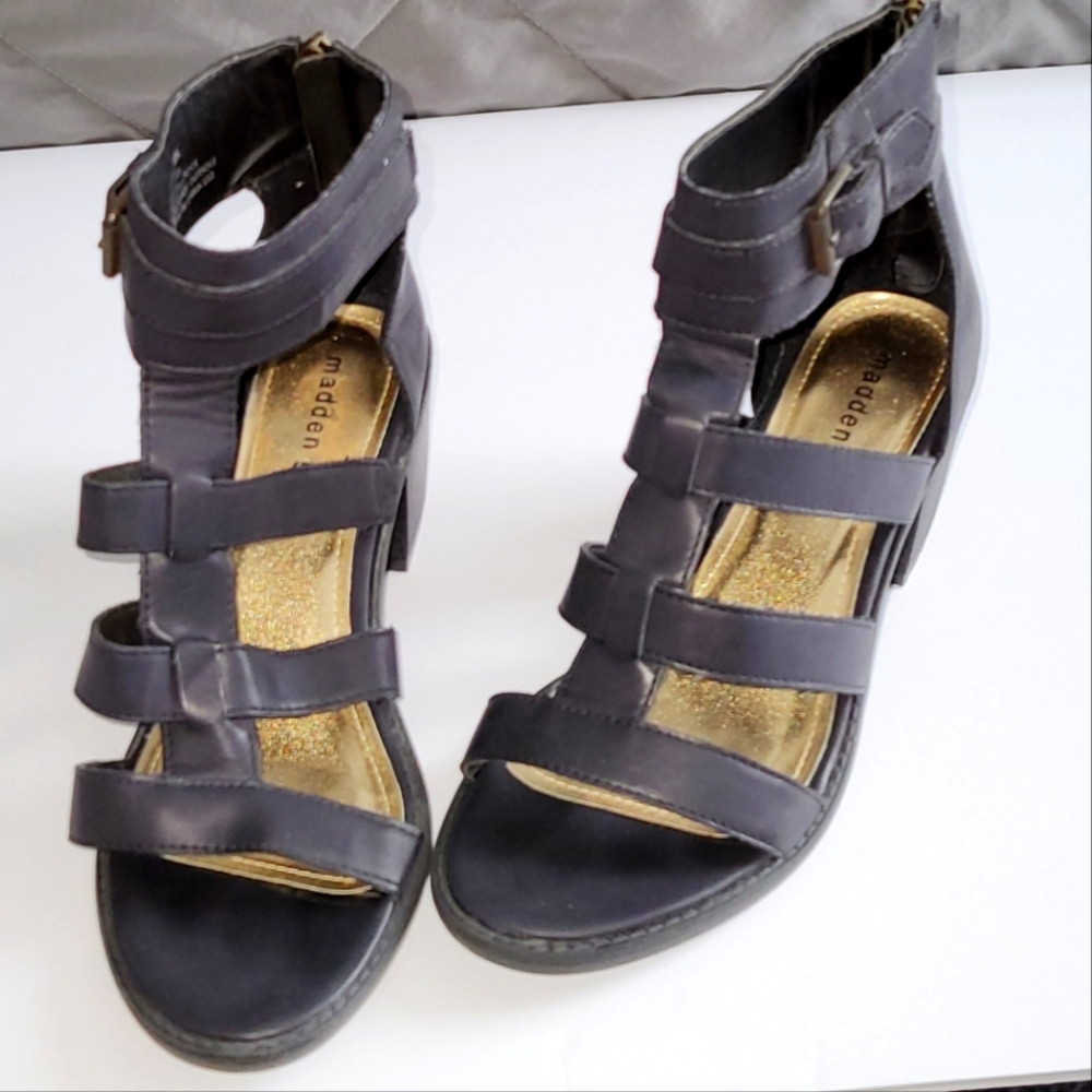 Madden Girl Isobel gladiator sandal. Size 8-1/2. Black.
